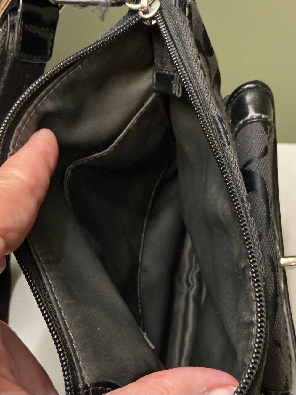 Coach Black Signature Canvas Crossbody with Turnlock Pocket Patent Trim Y2K GUC - Picture 7 of 10